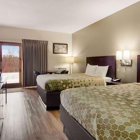 Econo Lodge Cadillac By Choice Екстериор снимка
