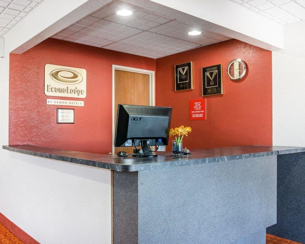 Econo Lodge Cadillac By Choice Екстериор снимка