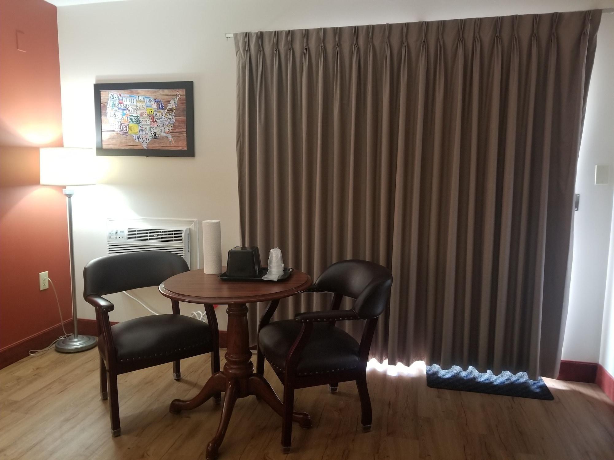 Econo Lodge Cadillac By Choice Екстериор снимка