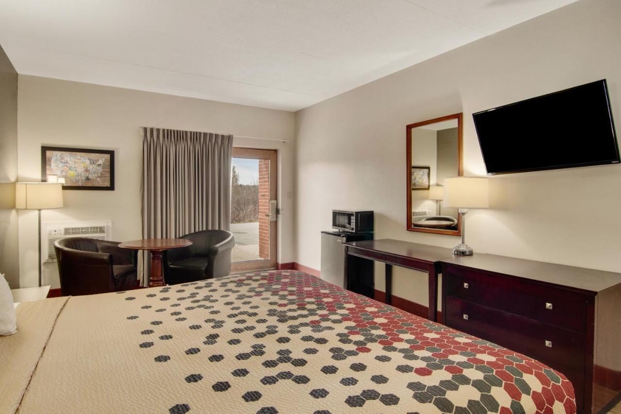 Econo Lodge Cadillac By Choice Екстериор снимка