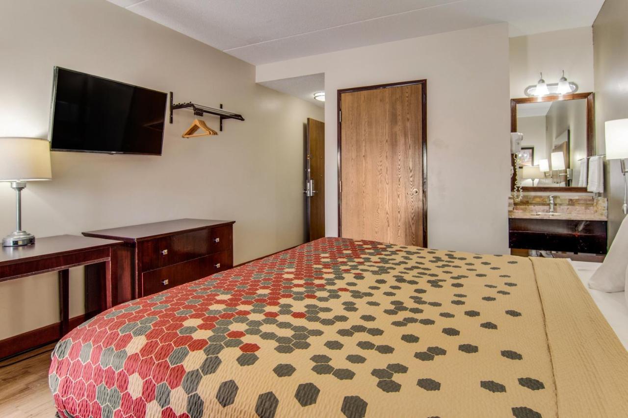 Econo Lodge Cadillac By Choice Екстериор снимка