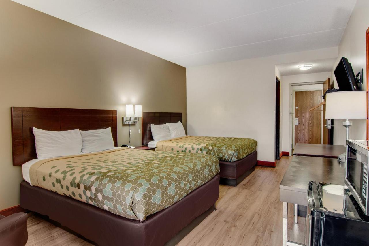 Econo Lodge Cadillac By Choice Екстериор снимка