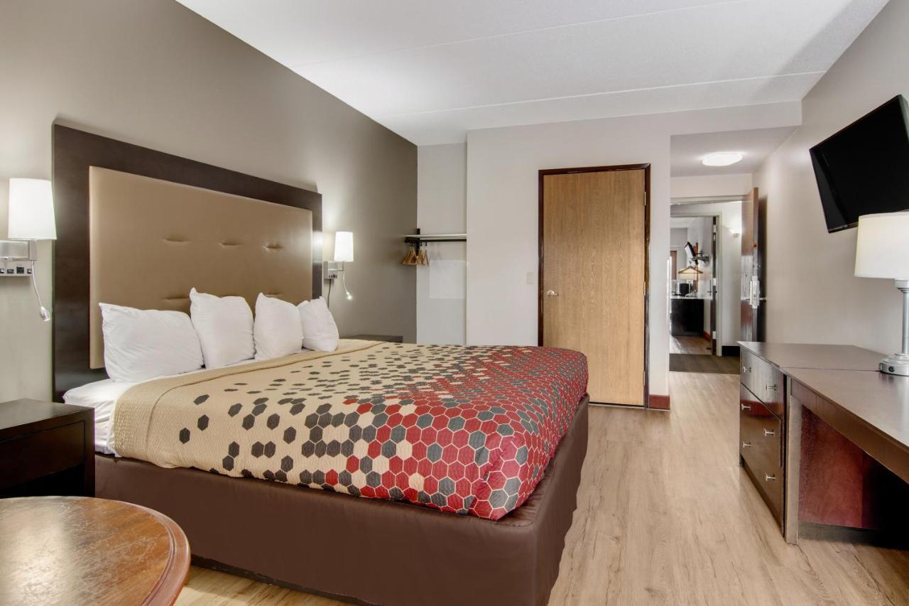 Econo Lodge Cadillac By Choice Екстериор снимка