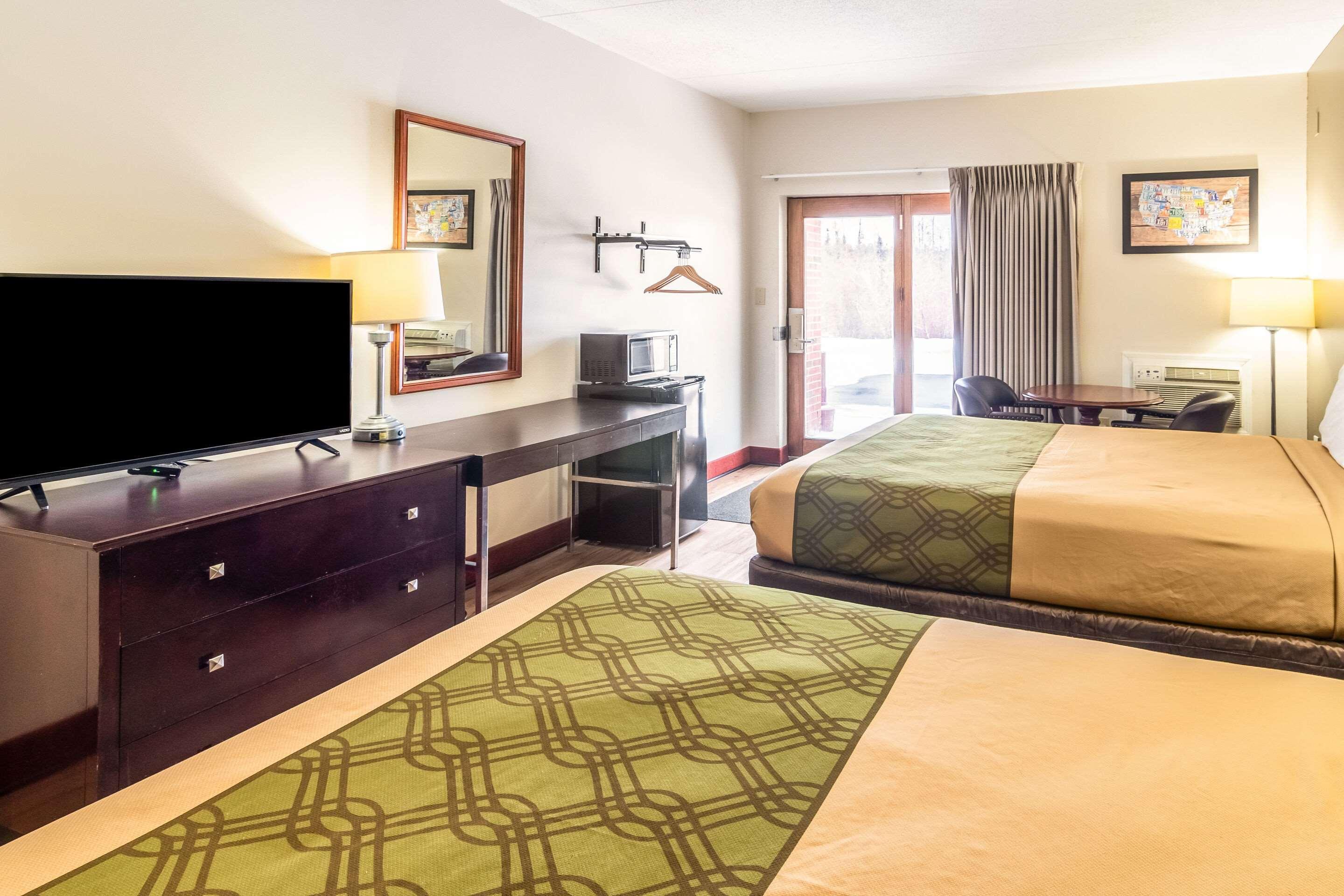 Econo Lodge Cadillac By Choice Екстериор снимка