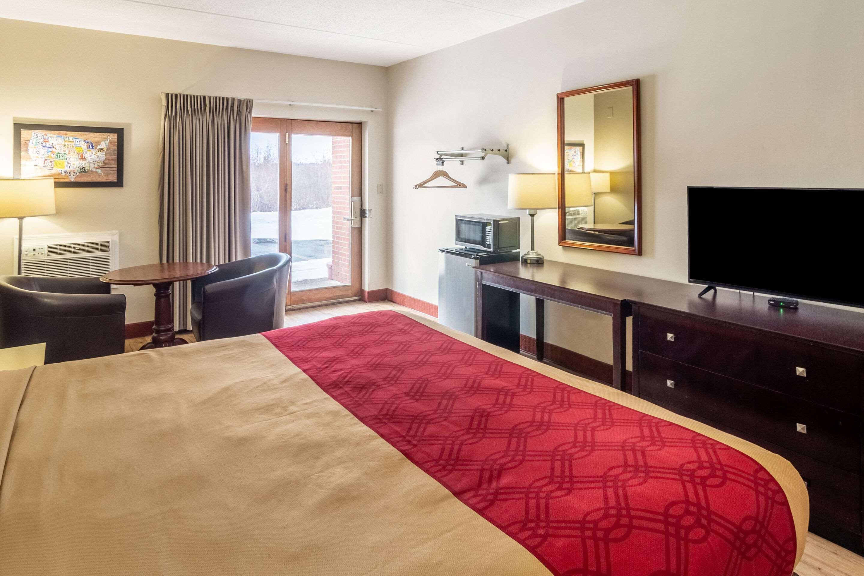Econo Lodge Cadillac By Choice Екстериор снимка