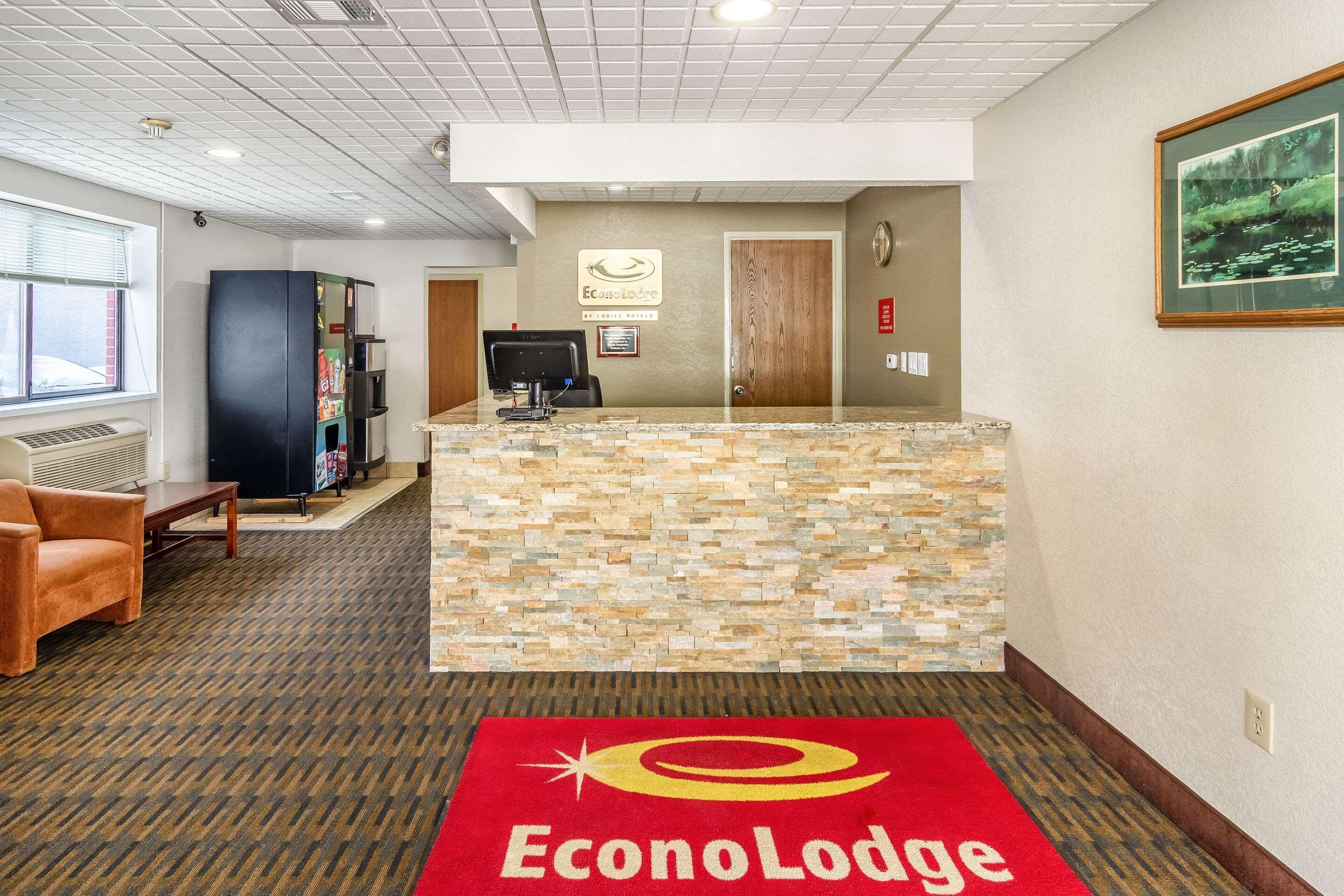 Econo Lodge Cadillac By Choice Екстериор снимка