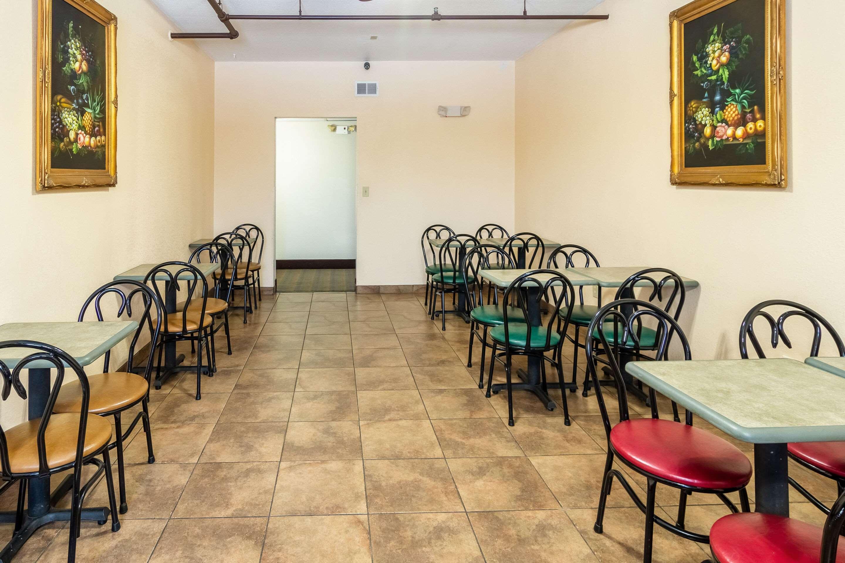Econo Lodge Cadillac By Choice Екстериор снимка