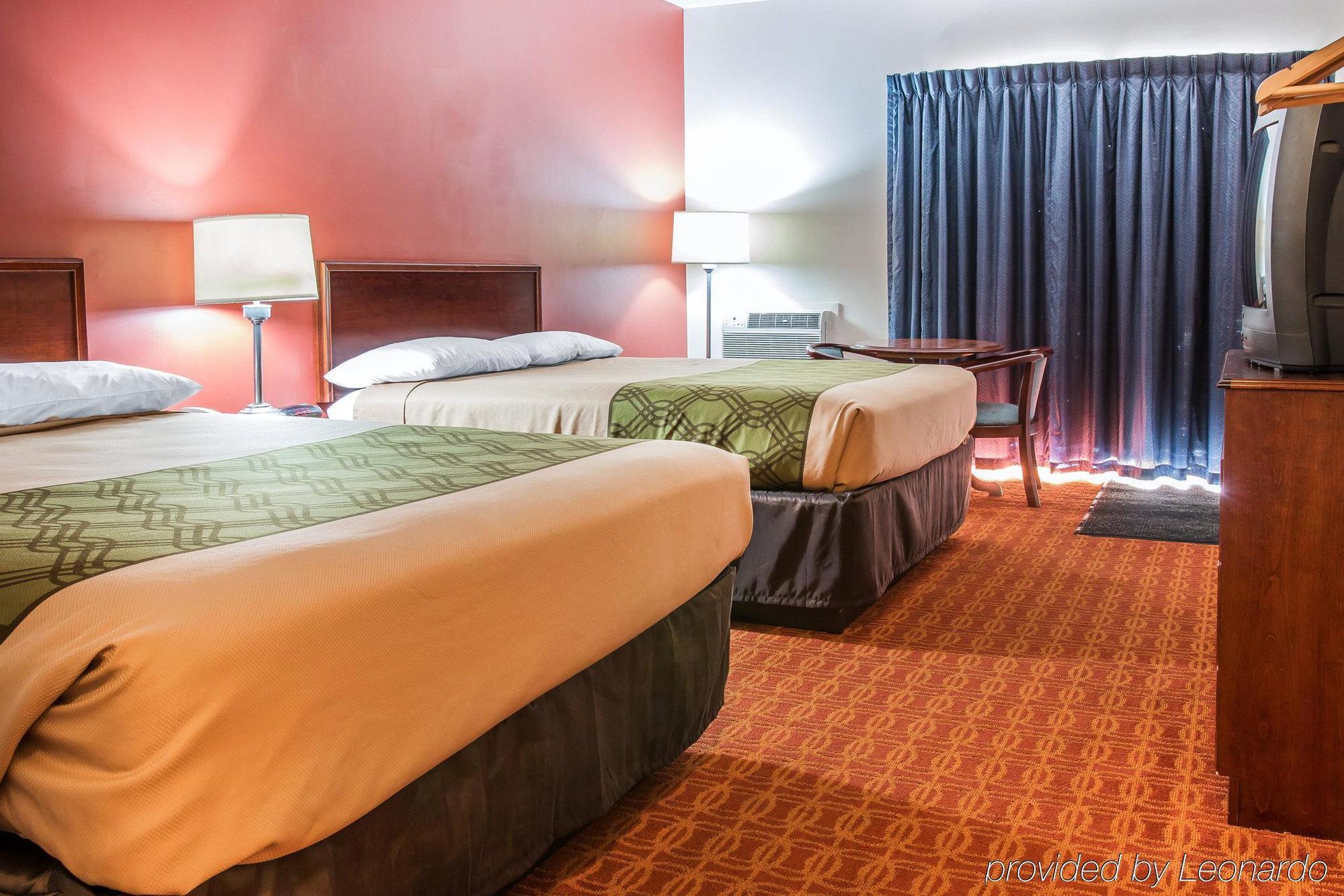 Econo Lodge Cadillac By Choice Екстериор снимка