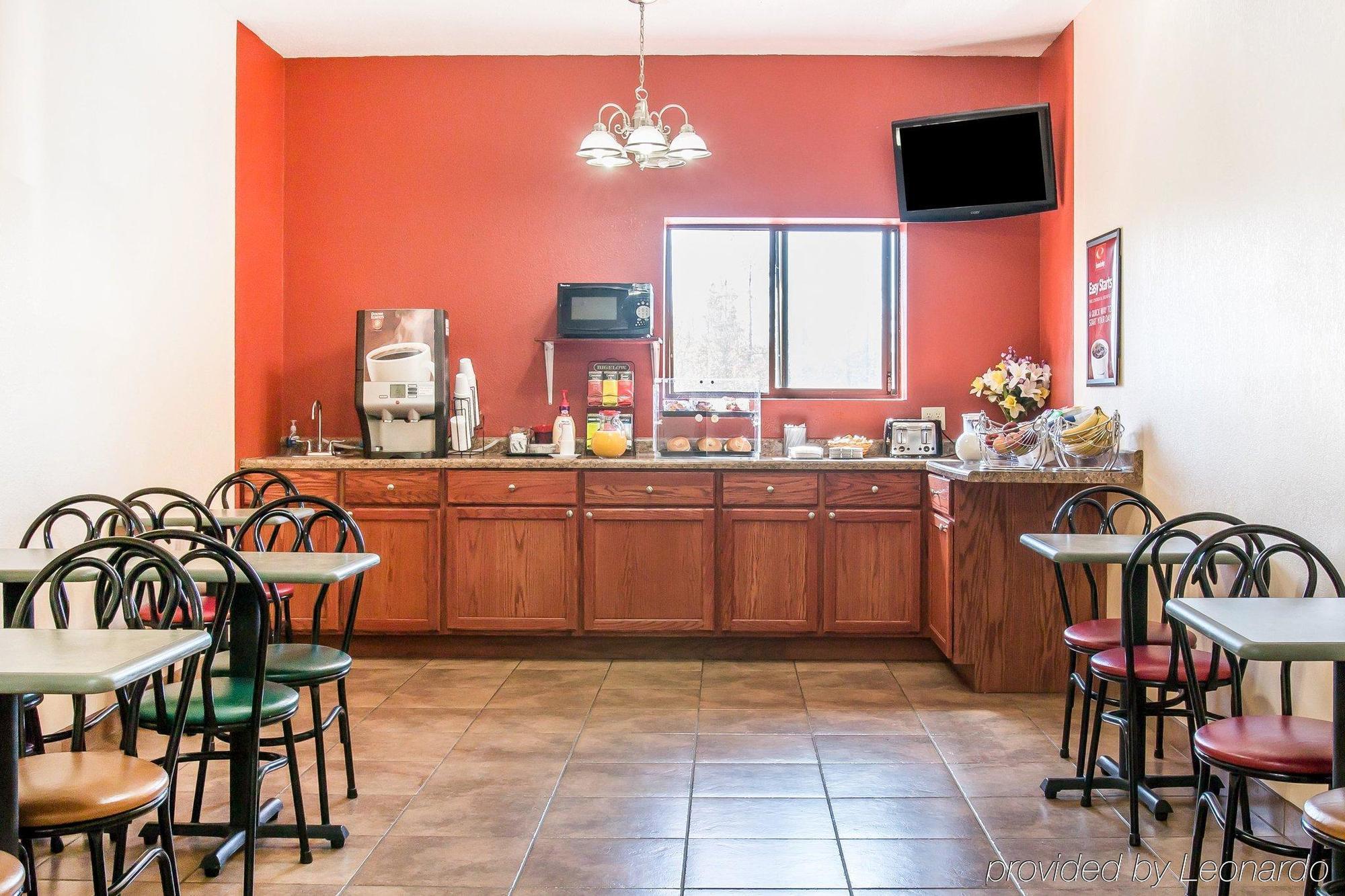 Econo Lodge Cadillac By Choice Екстериор снимка