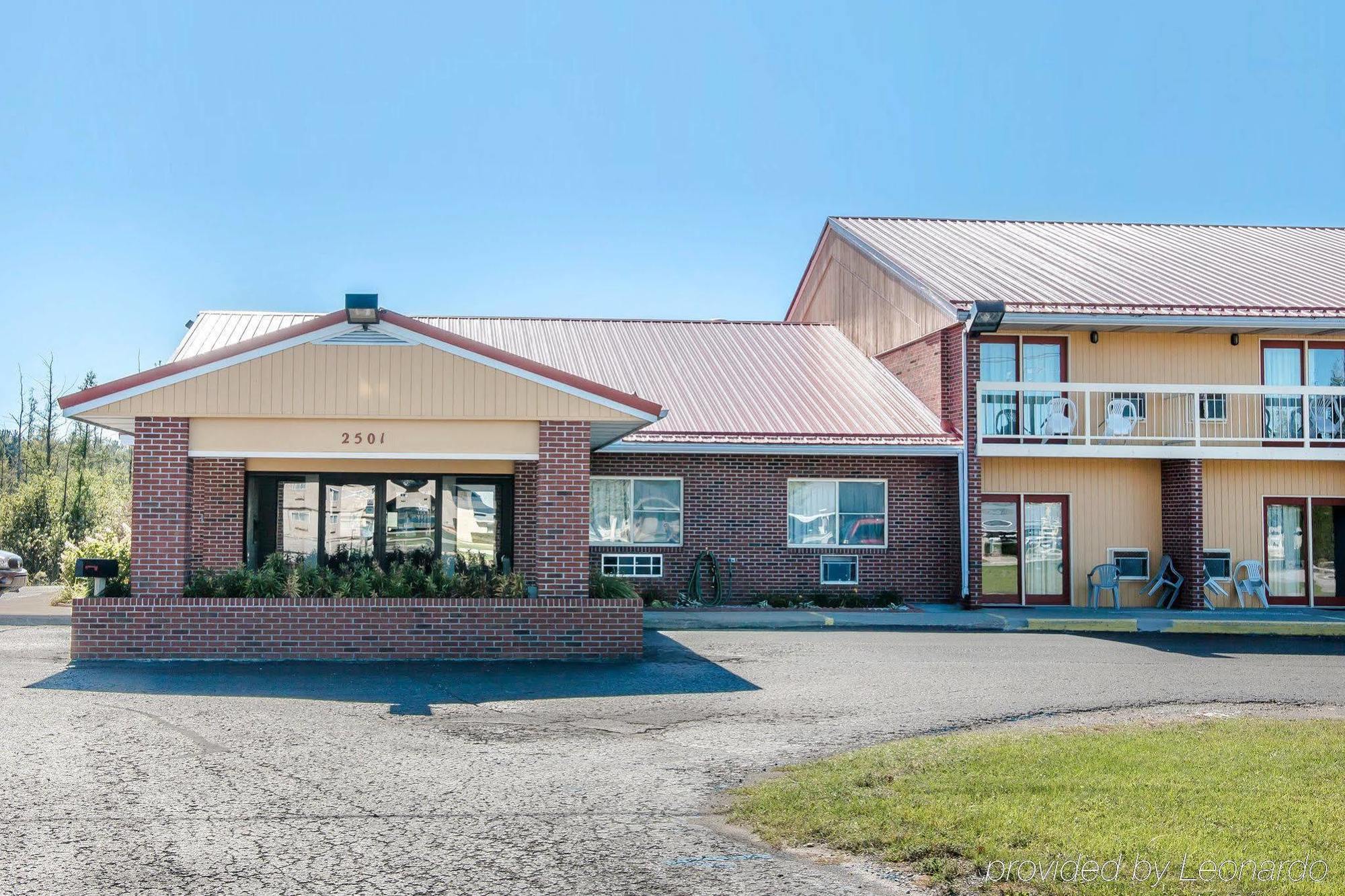Econo Lodge Cadillac By Choice Екстериор снимка