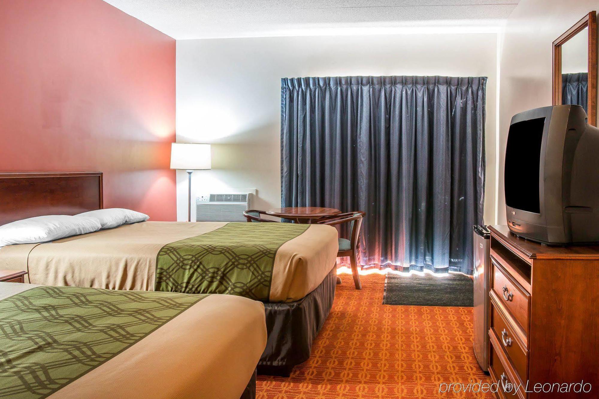 Econo Lodge Cadillac By Choice Екстериор снимка