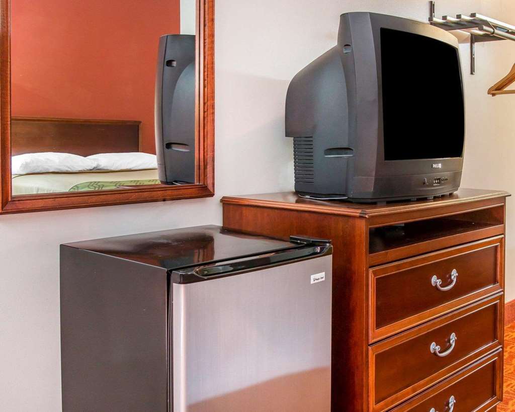 Econo Lodge Cadillac By Choice Стая снимка